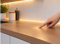 Podpultno stikalo na dotik za LED luči – skrita montaža pod pohištvenim elementom