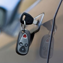 Univerzalno centralno zaklepanje, keyless sistemi, elektronske ključavnice in alarmni sistemi za avto, motor in skuter