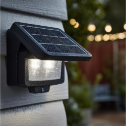 Solarne zunanje luči – stenske, talne, vbodne in reflektorske LED svetilke z baterijo | SuperStrela.com Solarne zunanje luči – stenska, talna, vbodna in reflektorska LED svetila z vgrajeno baterijo za vrt, dvorišče in fasado – SuperStrela.com