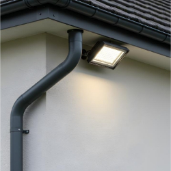 Zunanji LED reflektorji za dvorišča, gradbišča in igrišča – močna, zanesljiva in varčna razsvetljava za vse zunanje površine